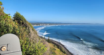 Family friendly retreat 5 minutes stroll to the beach!