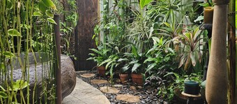 Family friendly retreat 5 minutes stroll to the beach!