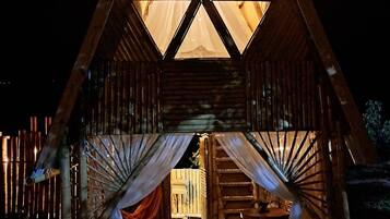 2 bedrooms, premium bedding, down duvets, minibar