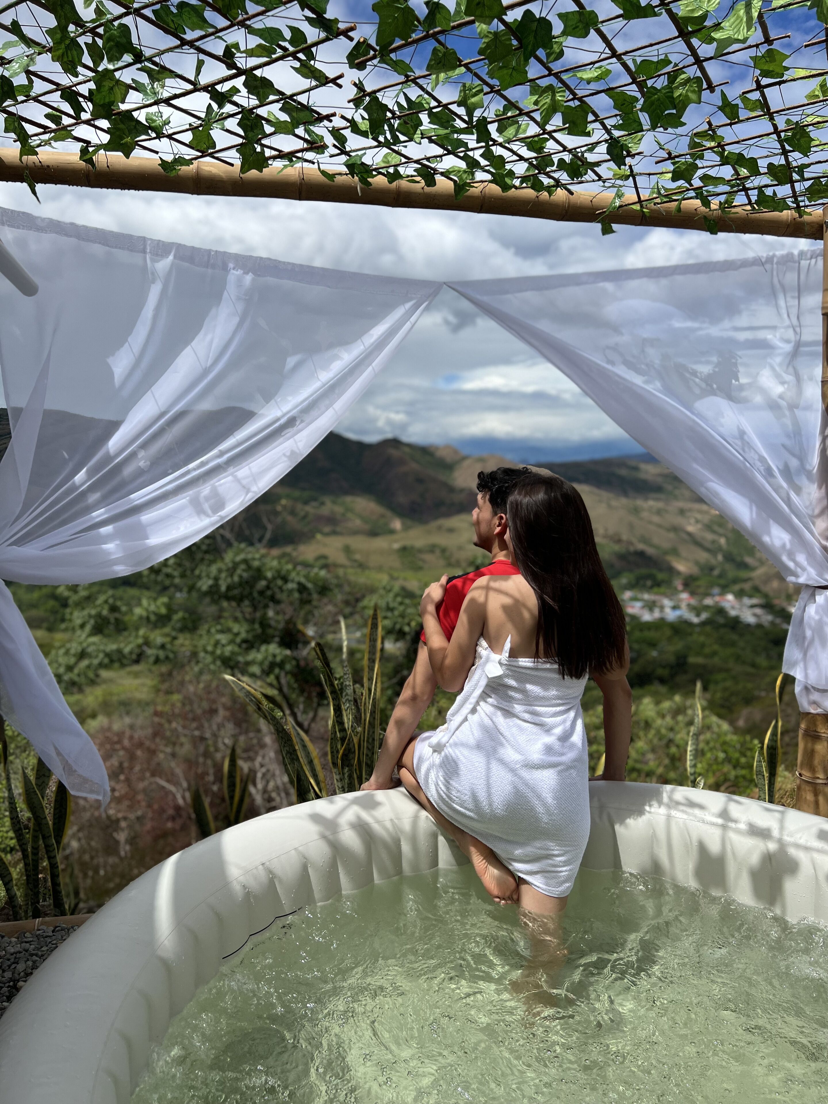 Cabana conforto, 2 camas de casal, banheira de imersão, vista para a montanha | Banheiro | Chuveiro, chuveiro com efeito de chuva, produtos de toalete grátis 