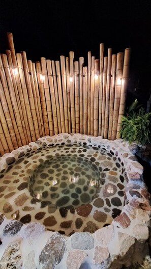 Cabaña Deluxe, 1 cama de matrimonio grande, baño privado, vistas a la montaña | Baño | Ducha y cabezal de ducha tipo lluvia