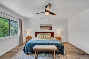 5 bedrooms, desk, iron/ironing board, travel cot - Spacious 5-bedroom house with Spa, EV charger and WiFi  in charming Three Rivers (Three Rivers)