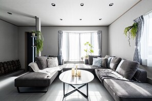 Flat-screen TV - THE CITYSCAPE (Sapporo)