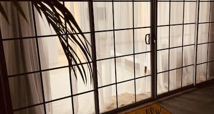 Convenient studio; minutes to beaches, shops, sport grounds; off street parking