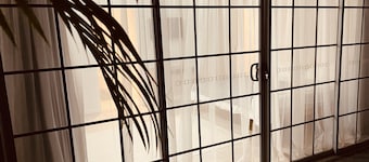 Convenient studio; minutes to beaches, shops, sport grounds; off street parking