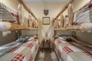 5 bedrooms, free WiFi, bed sheets
