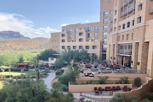 Modern condo.  Minutes from the Mercado, U of A, and downtown.  