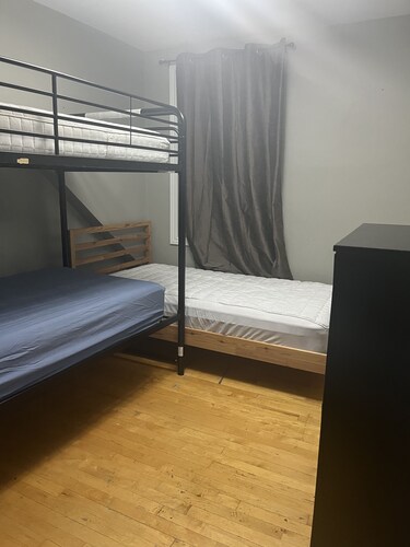 Hostel Gladstone Ottawa Ontario rooms availability confortable near parliament.
