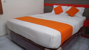 デラックス シングルルーム 1 ベッドルーム | デスク、WiFi (無料)、ベッドシーツ