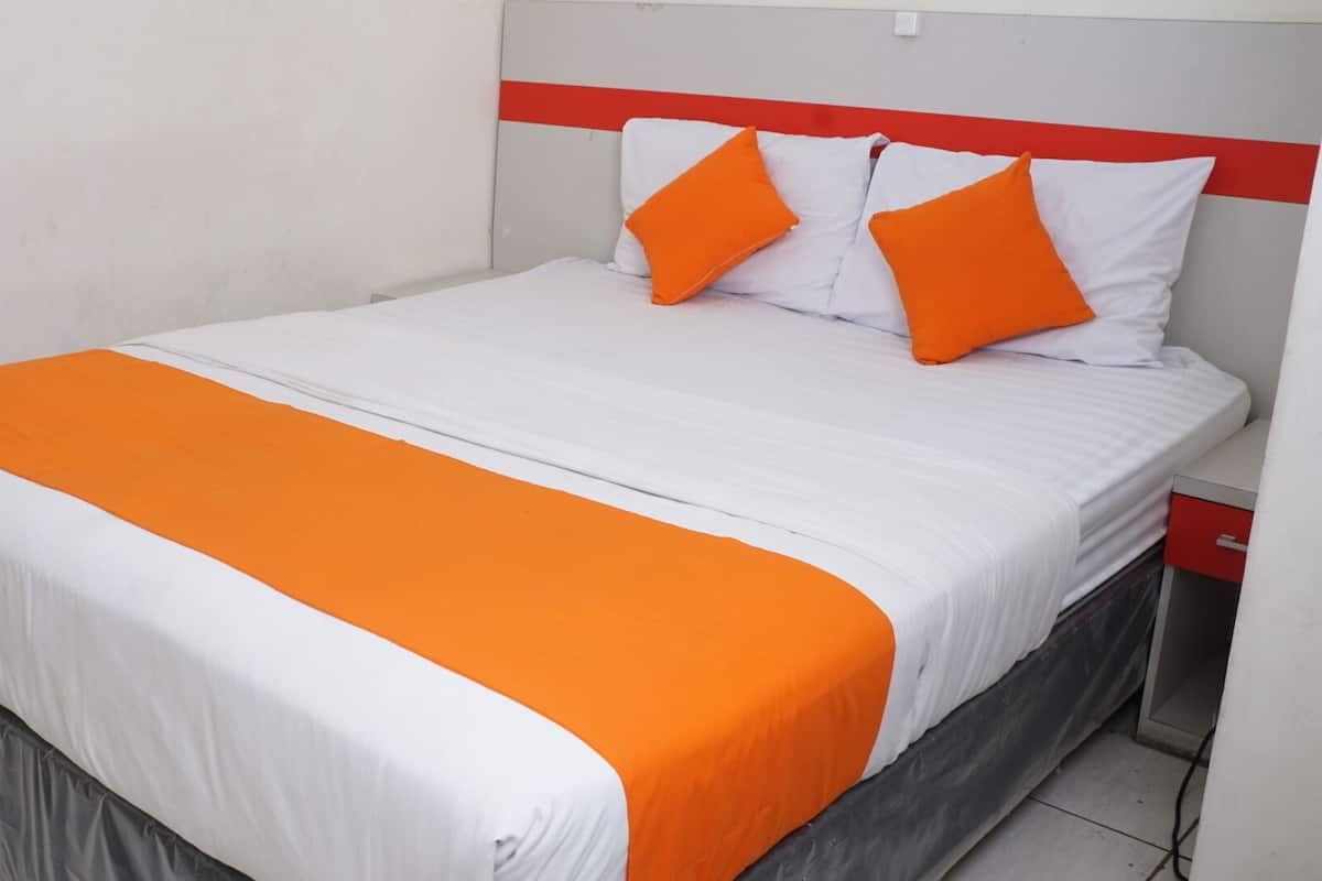 Desk, free WiFi, bed sheets