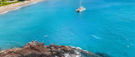 Plage, chaises longues, serviettes de plage
