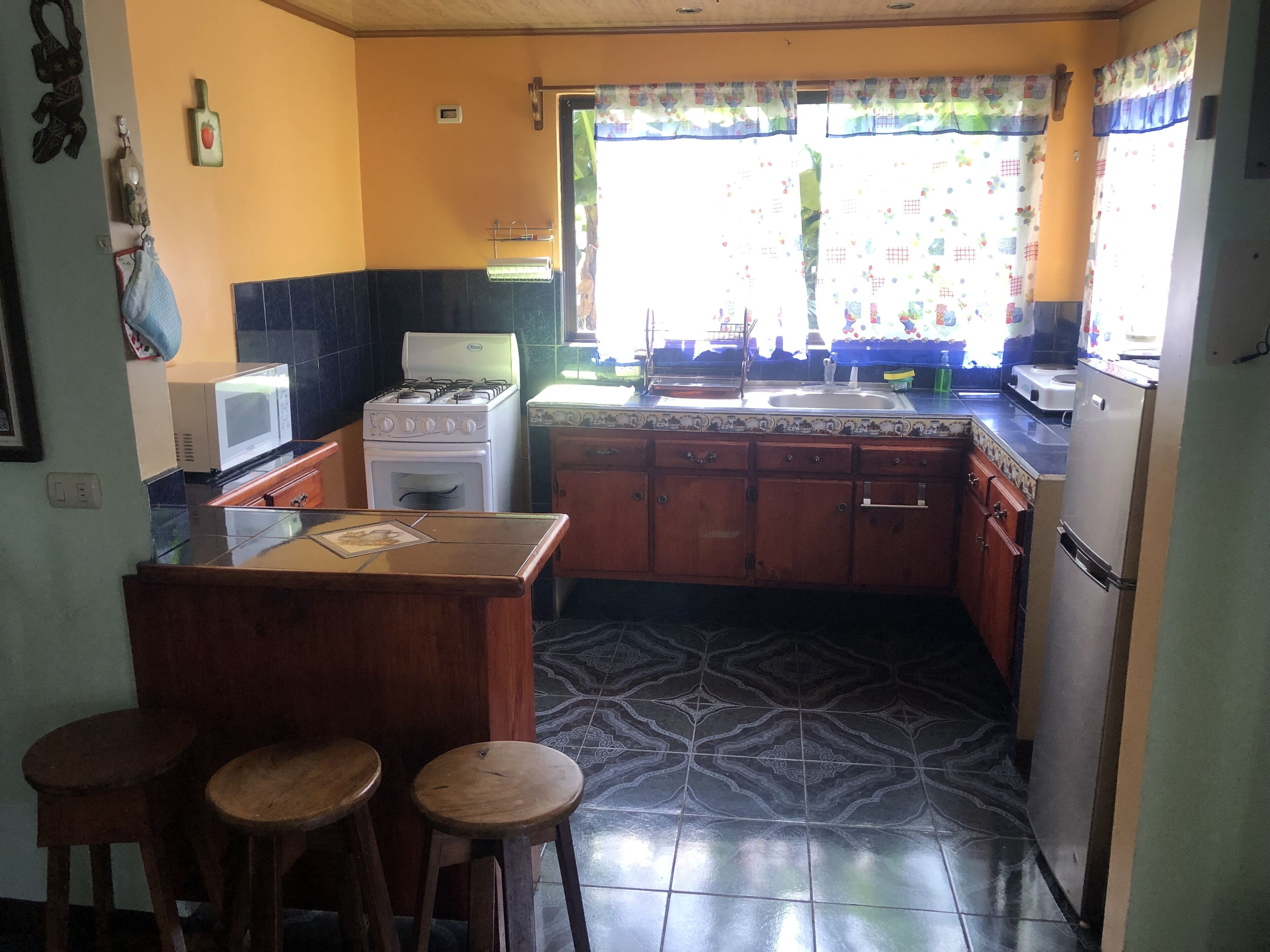 Refrigerador, microondas, horno, placa de cocina