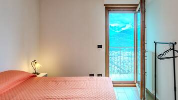 3 bedrooms, iron/ironing board, WiFi