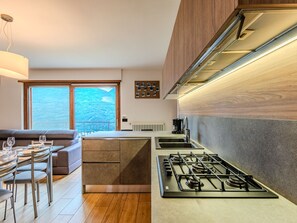 Fridge, microwave, oven, dishwasher