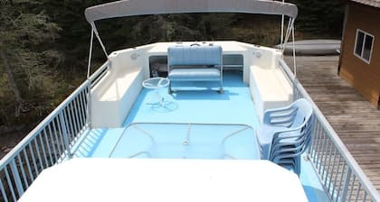 Lake Life Houseboat Rental, Lake of the Woods