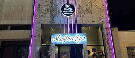 Turkish bath/hammam, body treatments, hydrotherapy, aromatherapy