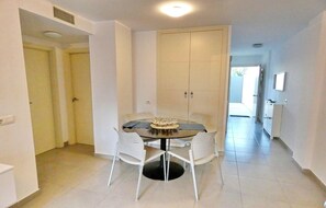 Dining - El Grullo, with community pool. (Conil de la Fra.)
