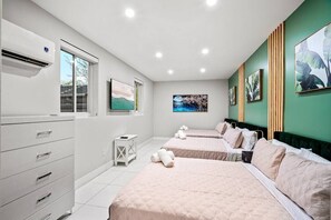 5 habitaciones, tabla de planchar con plancha, cuna de viaje y wifi