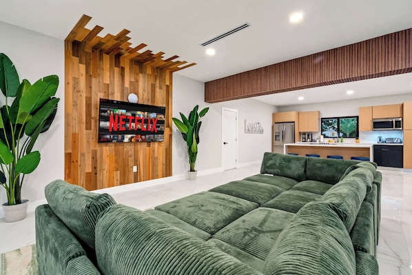 Living area - The Palm | Oasis Pool | Pickleball | Basketball (Miami)