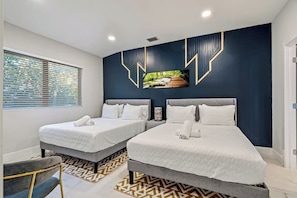Room - The Palm | Oasis Pool | Pickleball | Basketball (Miami)