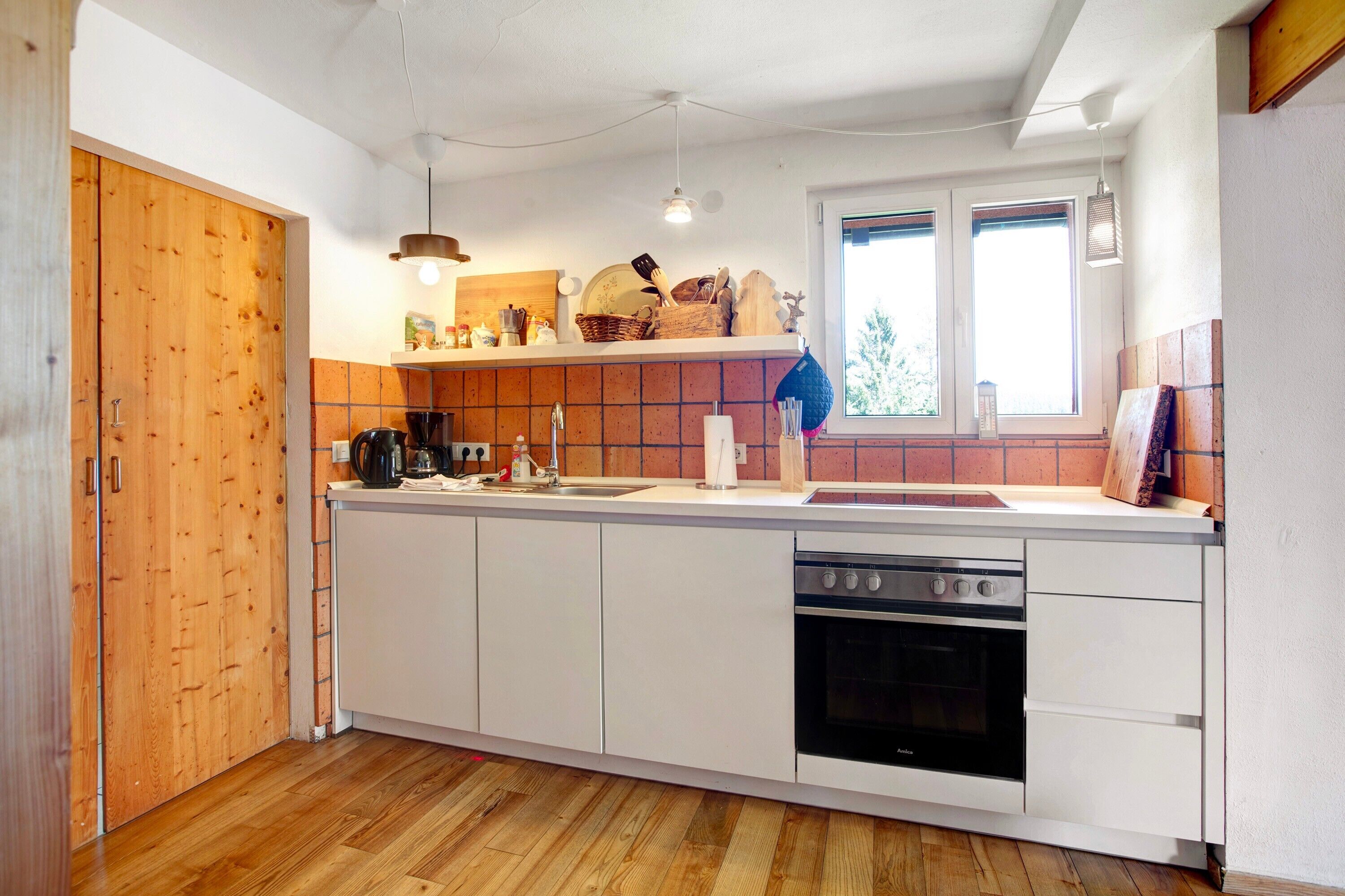 Frigorifero, microonde, forno, piano cottura