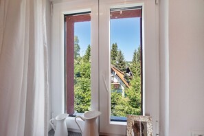 Interior - Apartment 'Spatzennest' with Shared Garden, Balcony and Wi-Fi (Feldberg)