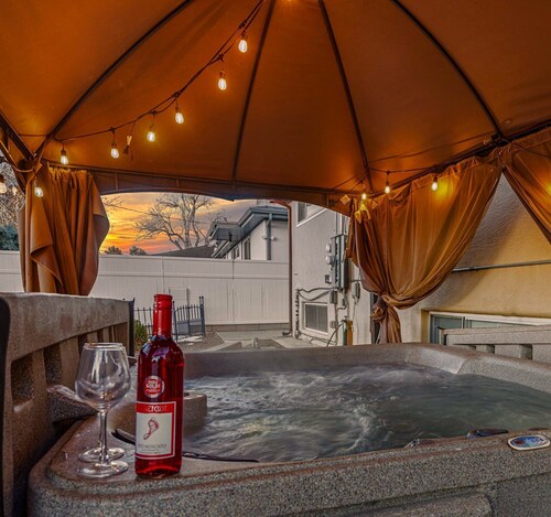 Retreat w/ HotTub, Steam Room, BBQ, Arcade, Nintendo Switch, WorkSpace & W/D
