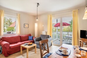 Fernseher, DVD-Player, Stereoanlage