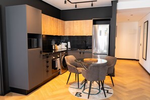 Apartment | Private kitchen | Full-sized fridge, microwave, oven, stovetop - 101 Nine palms  (Cape Town)