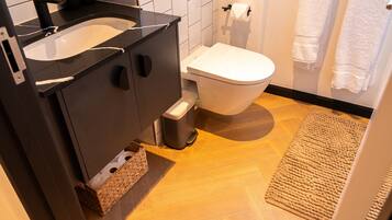 Apartment | Bathroom | Hair dryer, towels