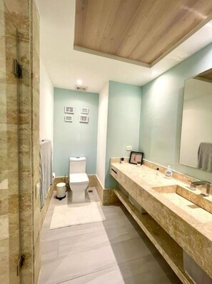 Shower, hair dryer, towels, soap - Precioso el Departamento Frente a la Playa (Playa Juan Dolio)