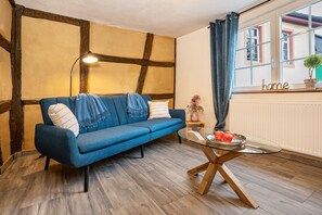 TV - Holiday Apartment 'Fachwerk' with Wi-Fi (Neustadt an der Weinstrasse)