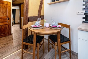 Dining - Holiday Apartment 'Fachwerk' with Wi-Fi (Neustadt an der Weinstrasse)