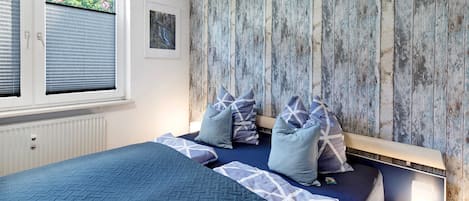 1 slaapkamer, een strijkplank/strijkijzer, gratis wifi, beddengoed