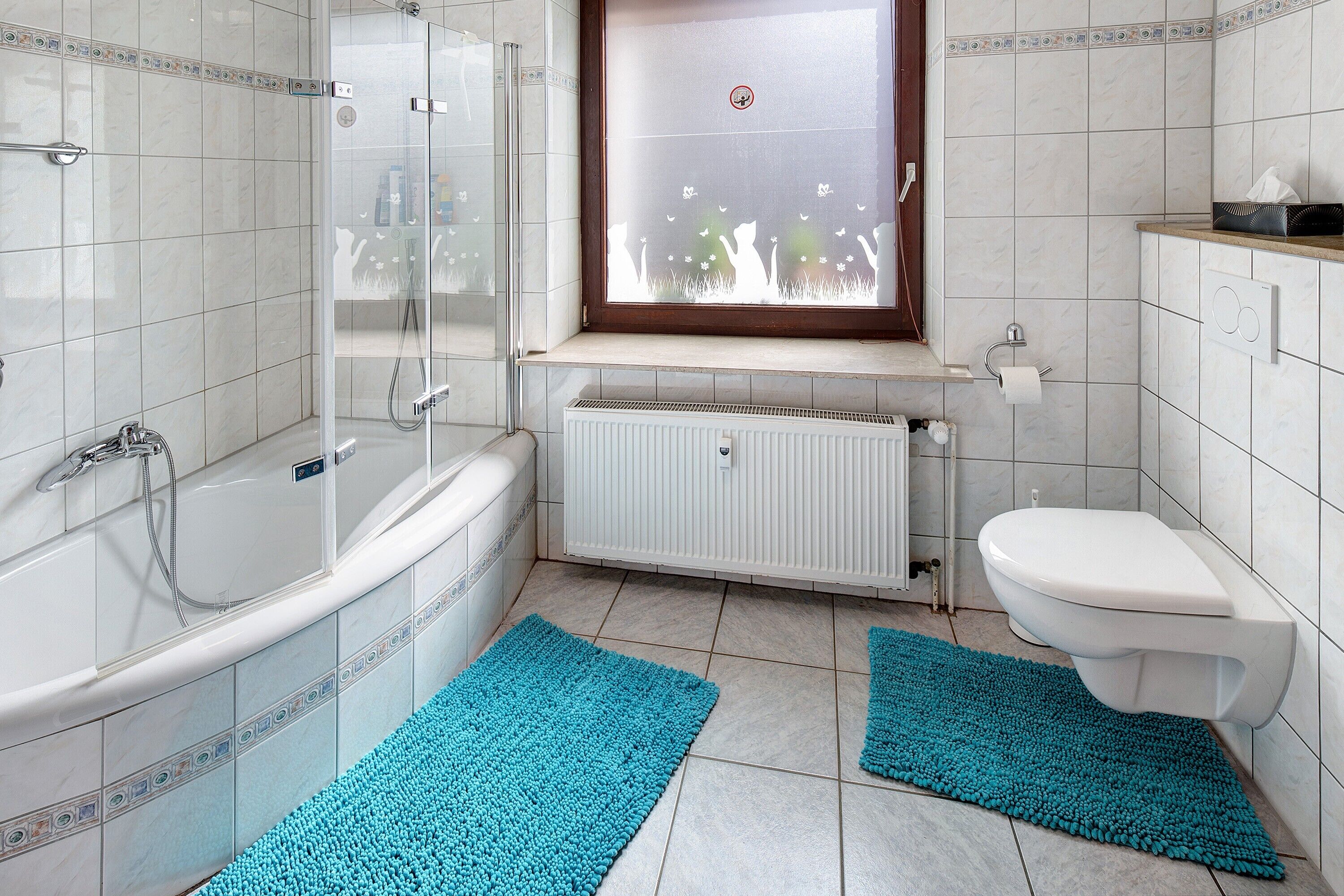 Shower, free toiletries, hair dryer, towels
