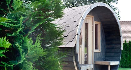 Chalet 'Pröllerhütte' with Private Terrace and Private Garden