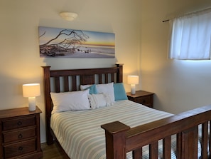 2 bedrooms, iron/ironing board, bed sheets - Family and Pet Friendly Peaceful Island Waterfront Home With Bikes and Kayaks (Karragarra Island)