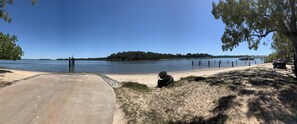 Beach nearby, beach towels - Family and Pet Friendly Peaceful Island Waterfront Home With Bikes and Kayaks (Karragarra Island)
