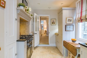 Fridge, microwave, oven, stovetop - Villa Vita, Deal, Kent (Deal)