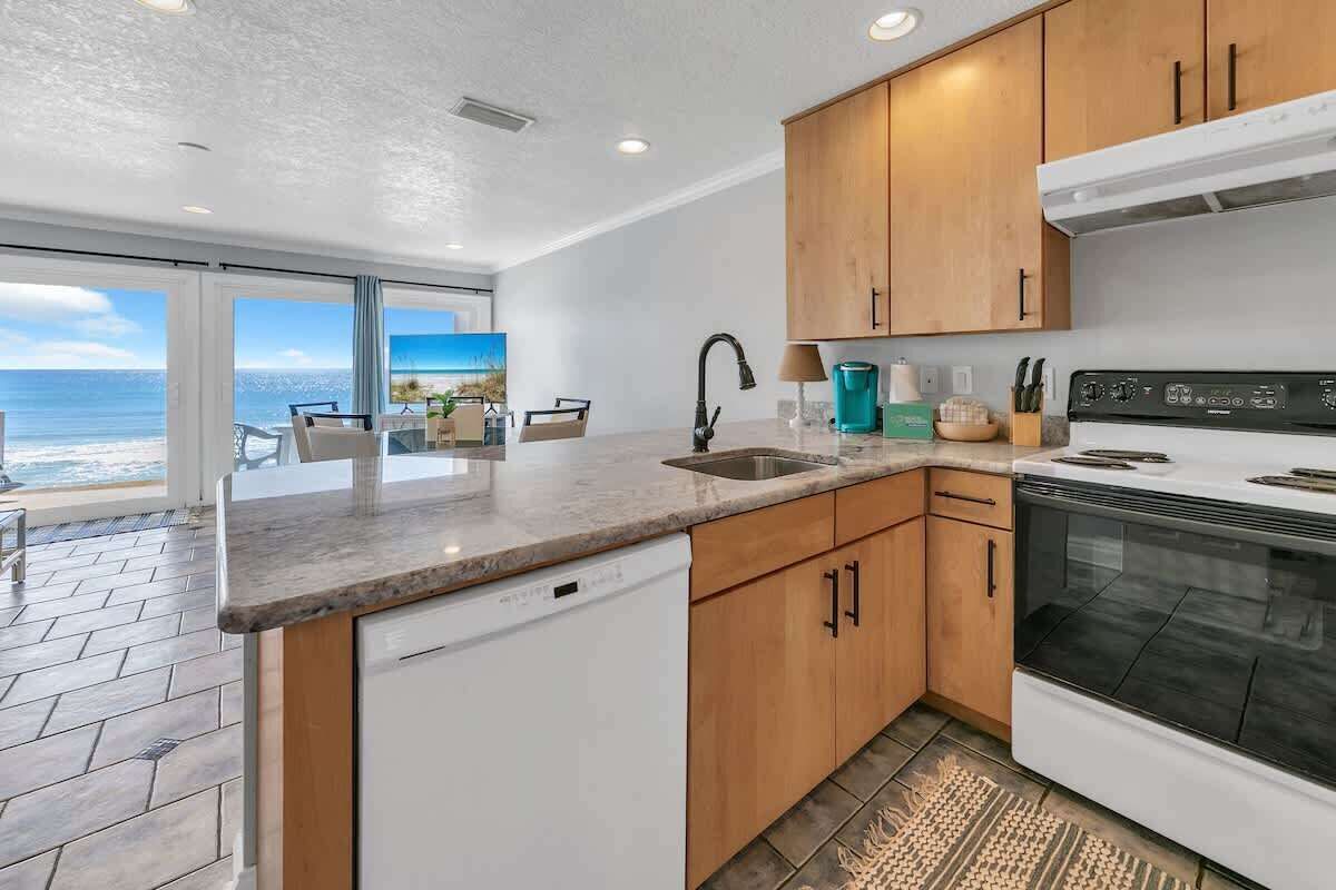 冰箱、微波炉、烤箱、炉灶