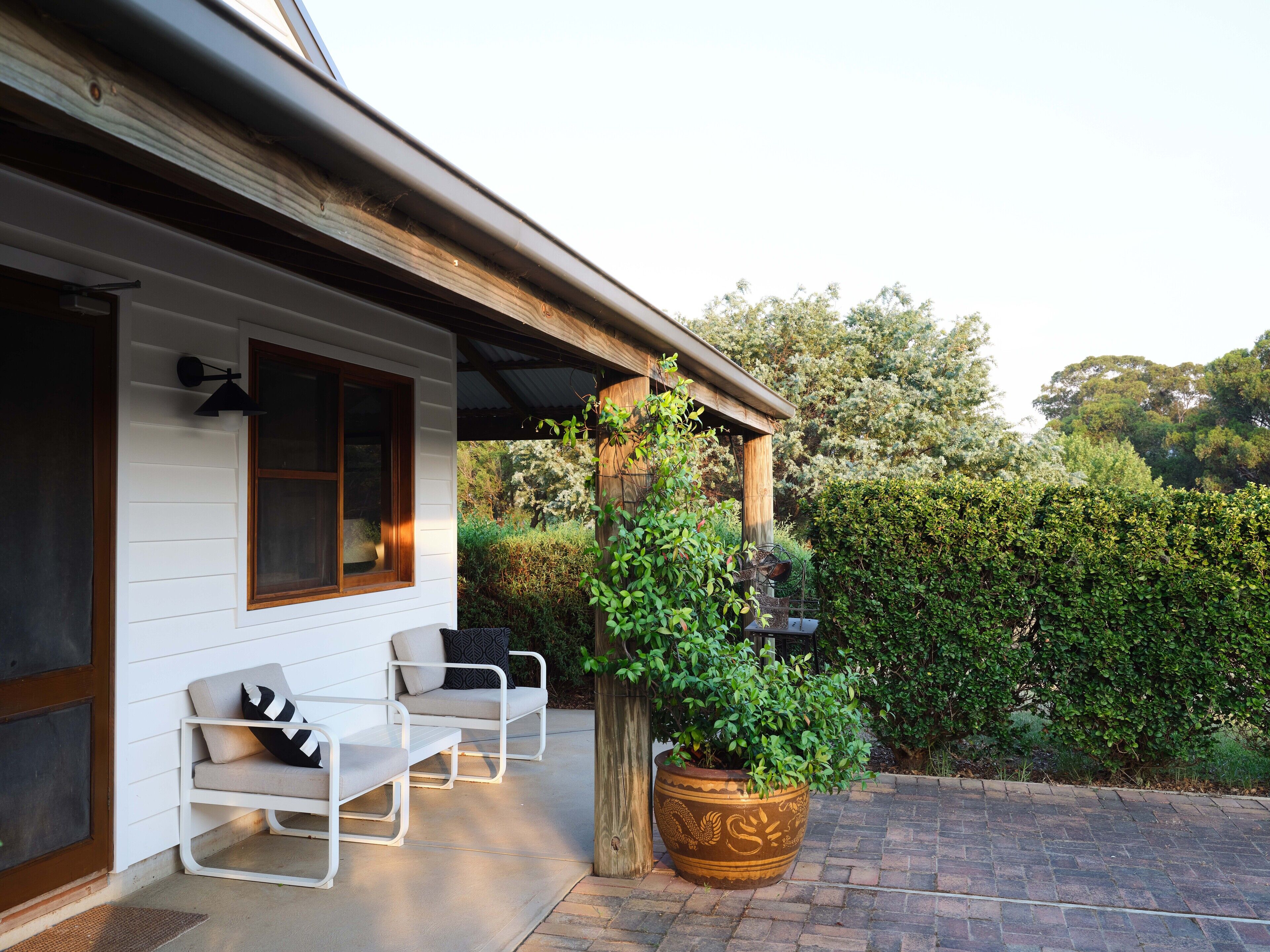 Vista frontal de la propiedad