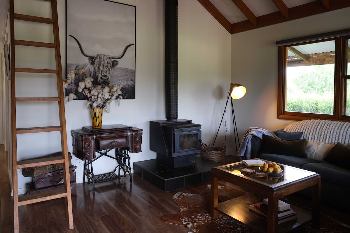 The Cottage | Living area | Flat-screen TV