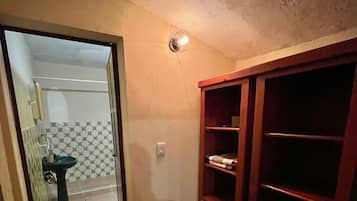 Romantic Cabin, 1 Bedroom, Private Bathroom, Mountain View | Bathroom