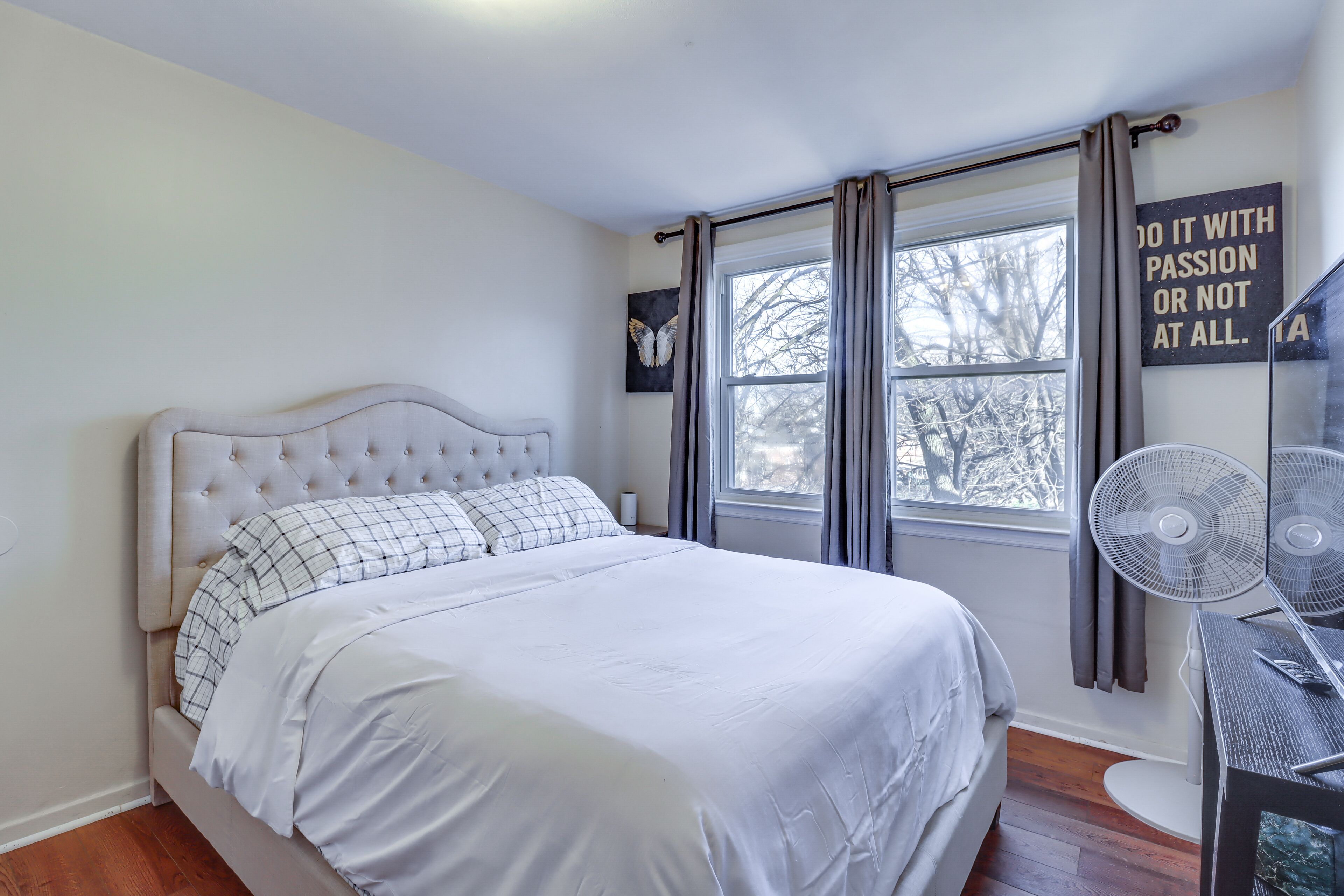 2 bedrooms, desk, iron/ironing board, internet