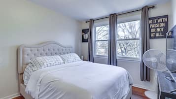 2 bedrooms, desk, iron/ironing board, internet