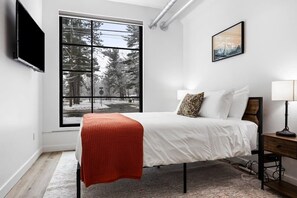 2 bedrooms, iron/ironing board, WiFi, bed sheets - First Floor Eastside1 Condo With Rooftop & Hot Tub (Traverse City)