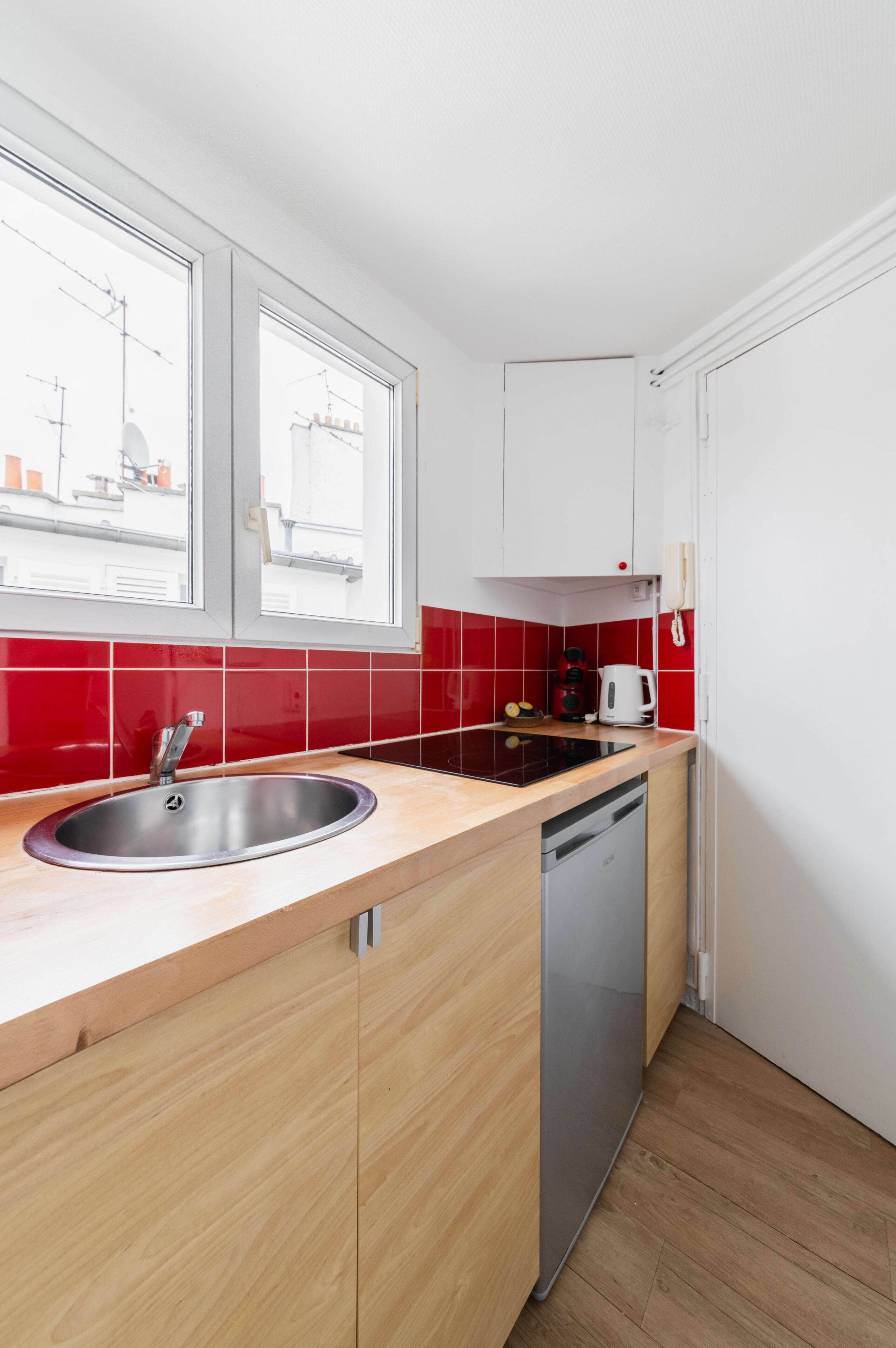 Fridge, microwave, stovetop, coffee/tea maker