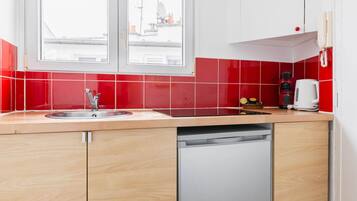 Fridge, microwave, stovetop, coffee/tea maker