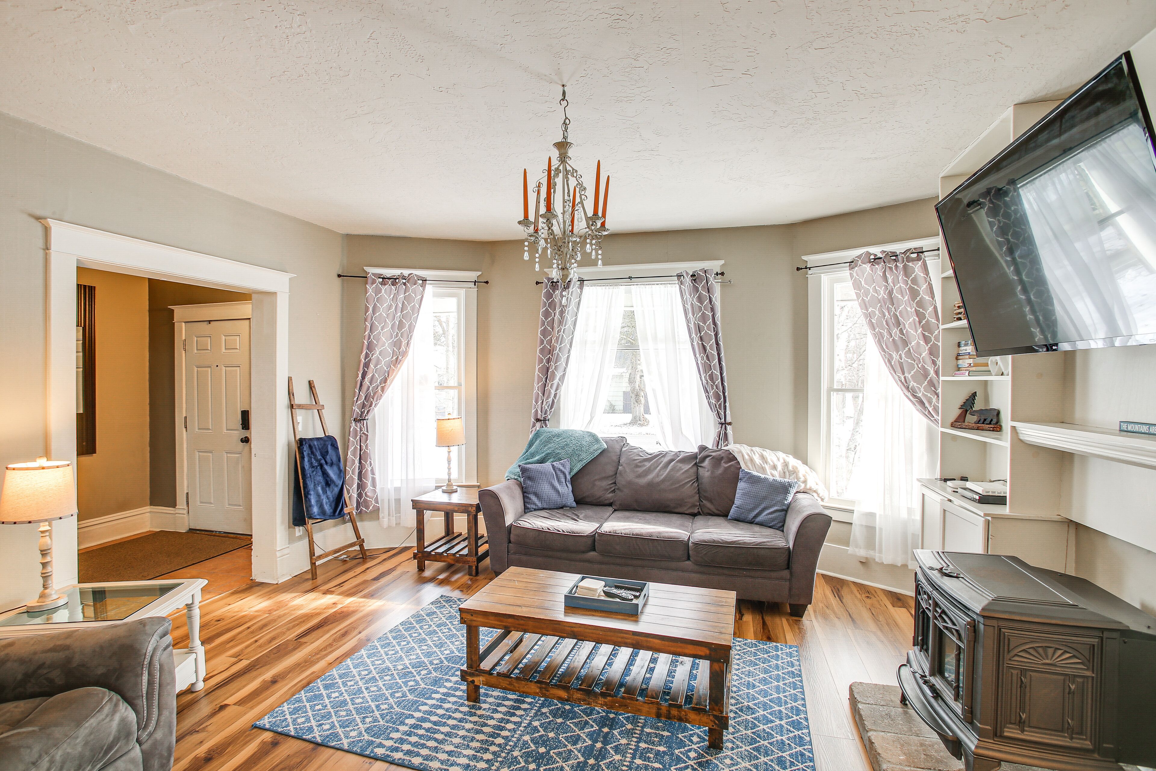 Charming Coeur d'Alene Home, Walk to Downtown!