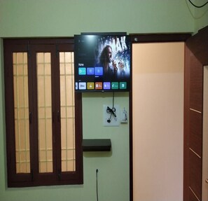 Hochwertige Bettwaren, Schreibtisch, kostenloses WLAN, Bettwäsche